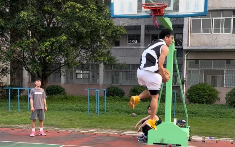 队主教练崔